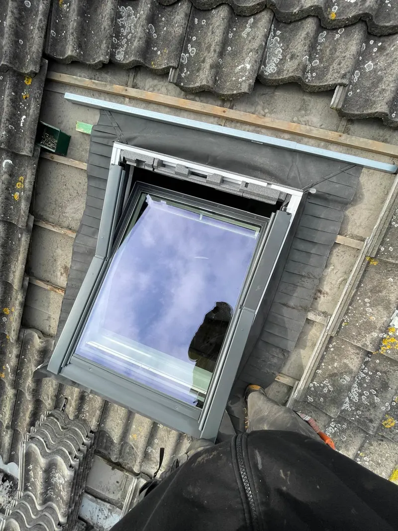 Plaatsing van een Velux-raam in een pannendak